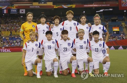 图为韩国队队员赛前合影。（韩联社）