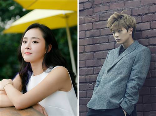 资料图片：文根英和陆性材（韩联社）