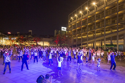 图为3日晚在韩国国立亚洲文化殿堂举行的对外开放庆祝活动现场照。