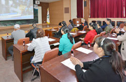 腌菜季节人手不足，雇佣外国人