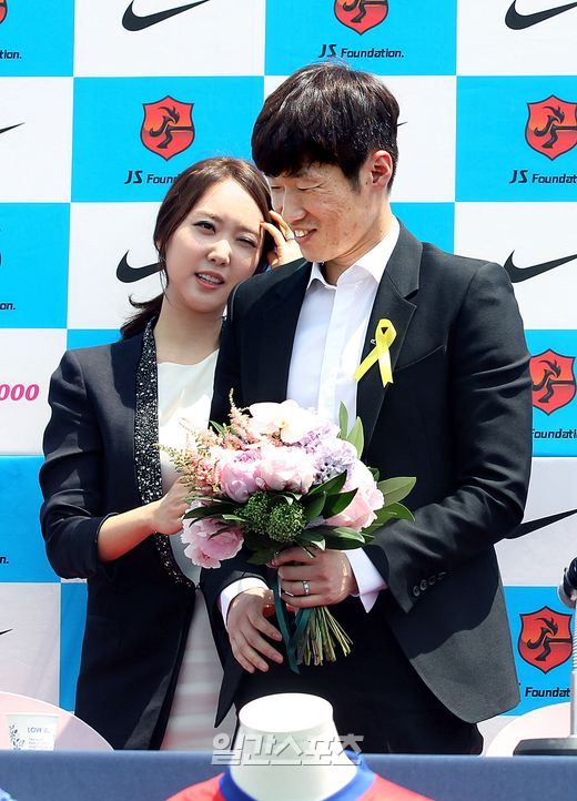 朴知晟夫妇19日在英国伦敦喜得一女