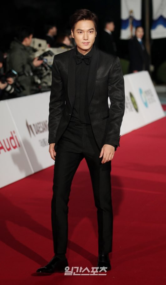 走上红地毯的李敏镐