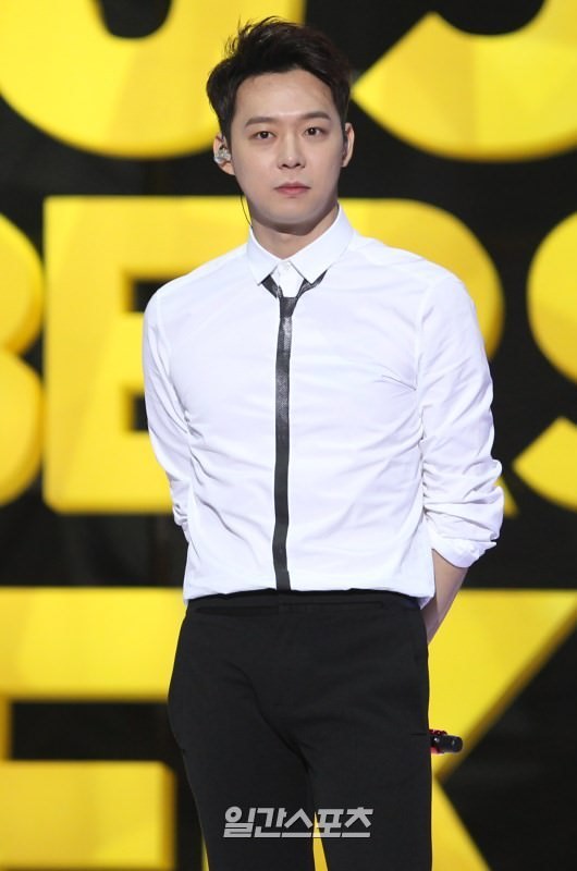 服役中的组合JYJ成员朴有天发行个人专辑