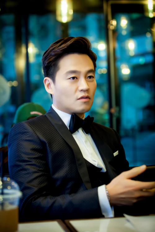 演员李瑞镇以富二代身份回归荧屏