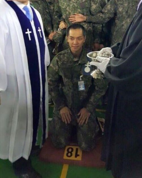 李昇基军队生活近照曝光
