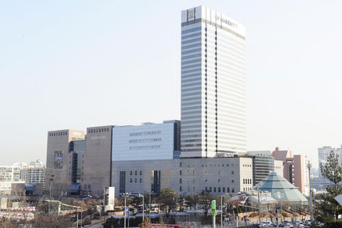 新世界江南店十天访问人次达200万