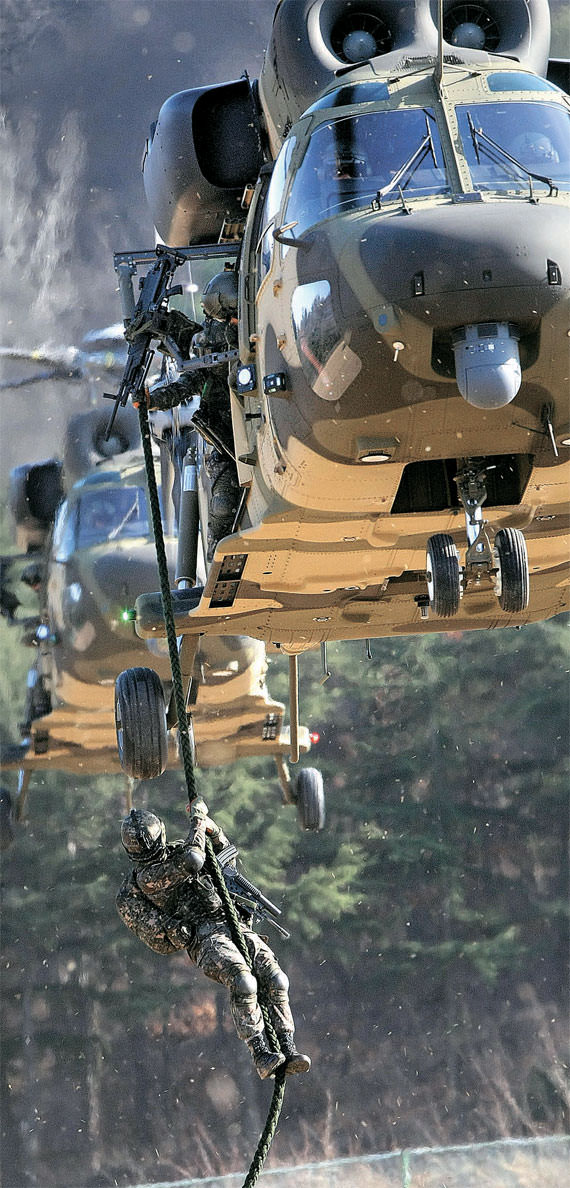 “雄鹰”进入敌军的军事演练