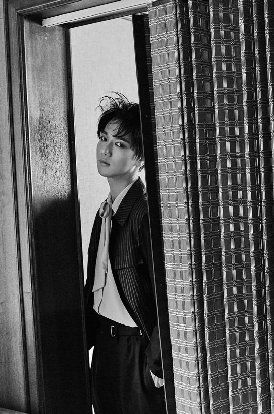 Super Junior成员艺声发行首张个人专辑《Here I Am》