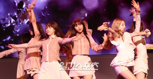 女团Lovelyz回归舞台