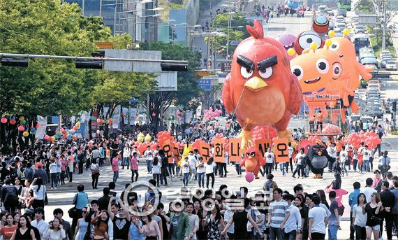 “C-庆典”开幕，气球游行火热！