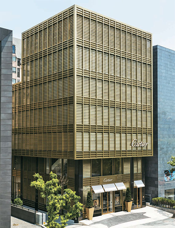 位于清潭洞名品街的卡地亚新卖场开业