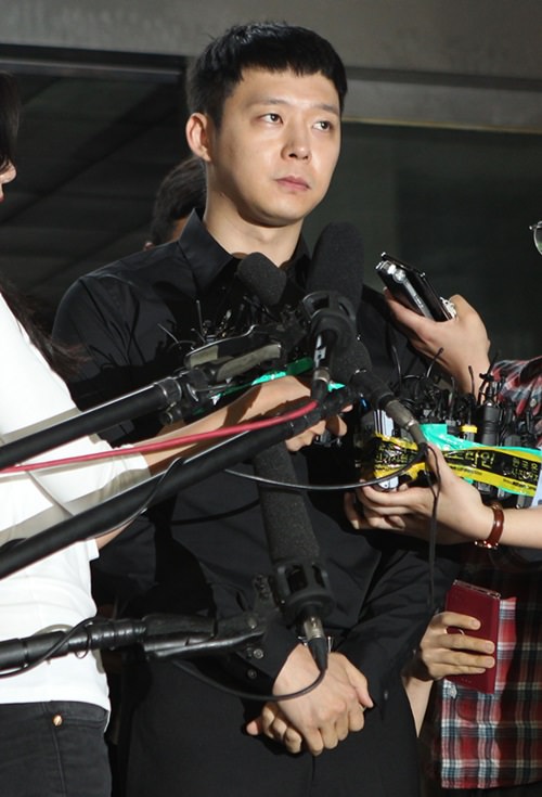 “韩流明星”朴有天首次接受警方调查