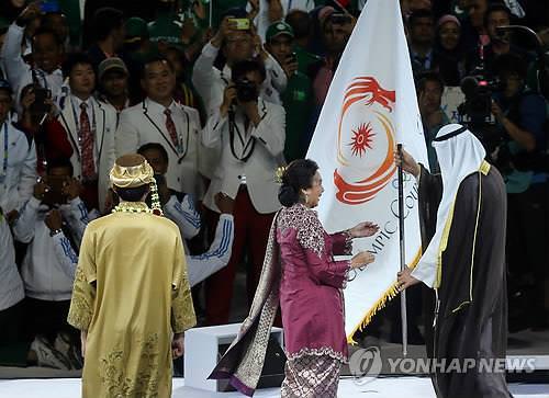 资料图片：2014年10月4日，仁川亚运会闭幕式在仁川亚运会主体育场举行。（韩联社）