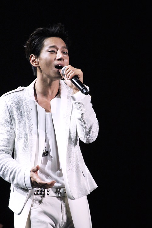 黄致列美国演唱会未公开照片曝光