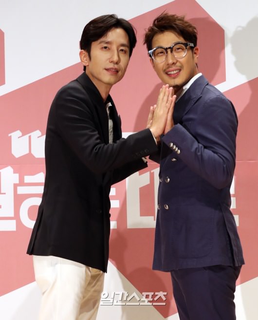 柳熙烈哈哈出席《说话的大路》制发会