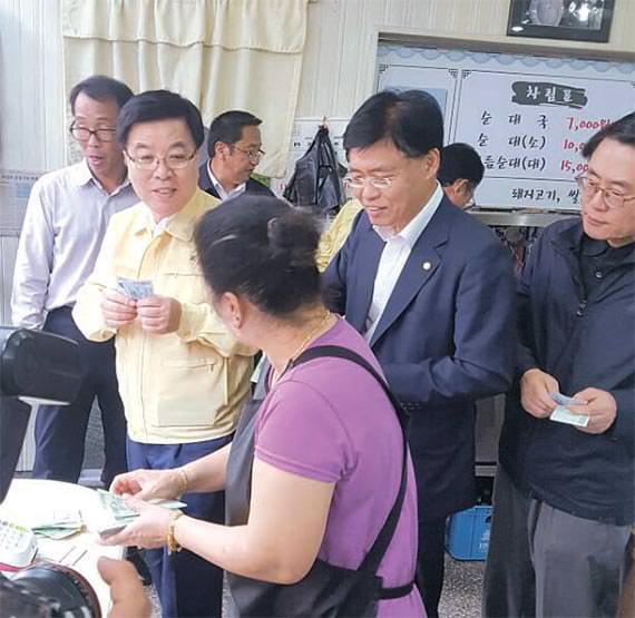 韩国政治界因《金英兰法》纷纷AA制