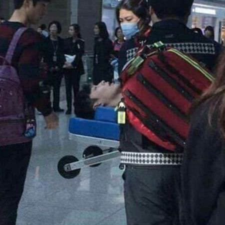 EXO张艺兴因睡眠不足在机场晕倒