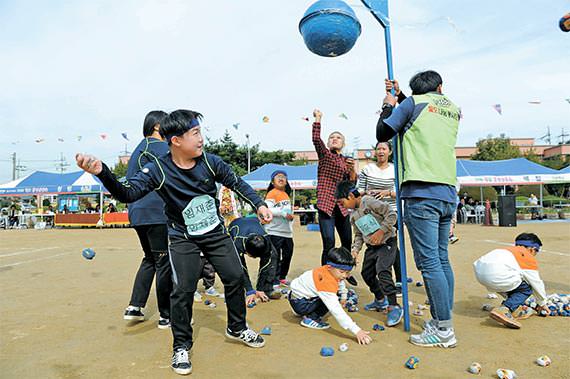 八道帮助小规模乡村学校举办运动会