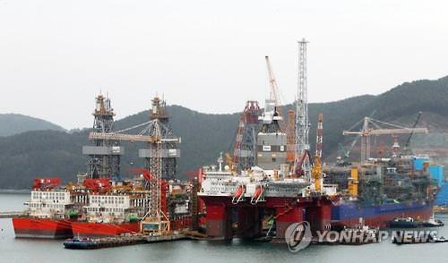 资料图片：大宇造船海洋公司成套设备（韩联社）