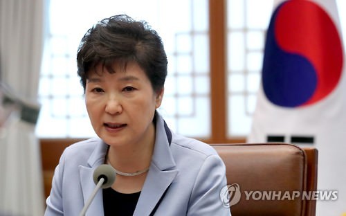 10月20日，朴槿惠在青瓦台主持召开首席秘书会议时发言。（韩联社）