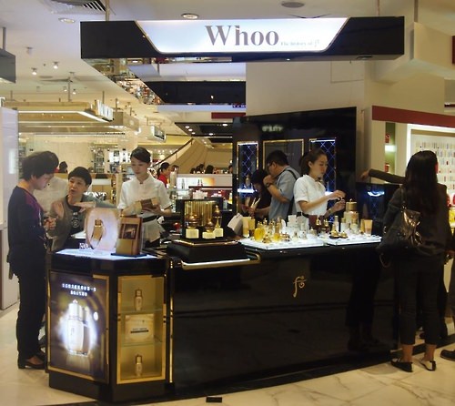 资料图片：香港连卡佛百货商店“WHOO后”柜台（LG生活健康提供）