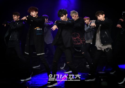 UP10TION上演劲歌热舞