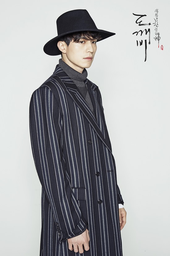 李栋旭变身花美男阴间使者 《鬼怪》花絮照抢先看