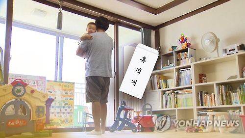 休育儿假男公务员占比首达两成