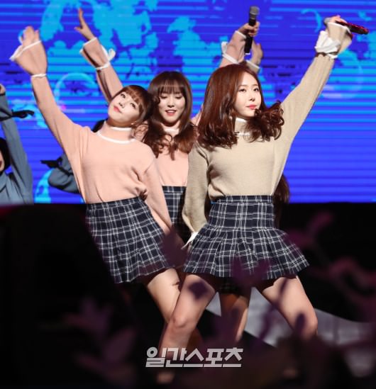 GFRIEND现身颁奖典礼 劲歌热舞引爆全场