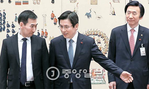 韩代总统黄教安在青瓦台出席官方活动
