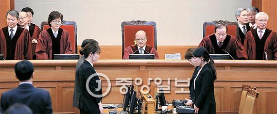 因朴槿惠缺席 弹劾案第一次庭审辩论仅进行了9分钟