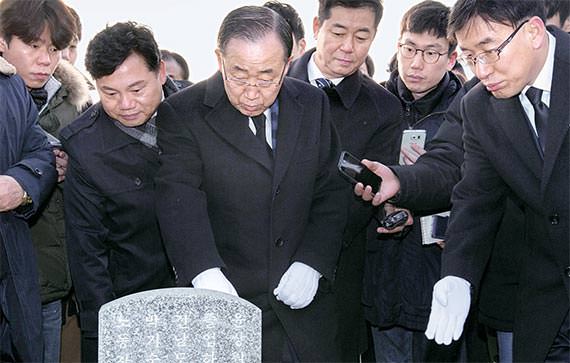 潘基文言论引发争议，支持率堪忧