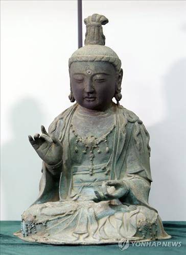 资料图片：金铜观音菩萨像（韩联社）