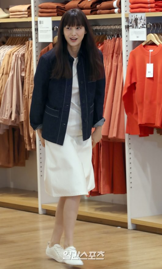 李奈映出席新产品上市活动