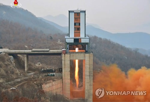 3月19日，朝鲜曝光导弹发动机燃烧实验实况。图片仅限韩国国内使用，严禁转载复制。（韩联社）