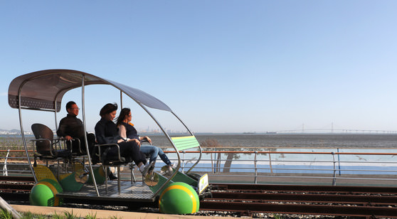 铁路自行车旅游为地区经济注入新活力