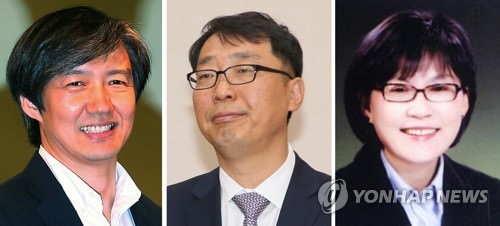 从左依次为新任民政首秘曹国、宣传首秘尹永灿、人事首秘赵显玉。（韩联社）