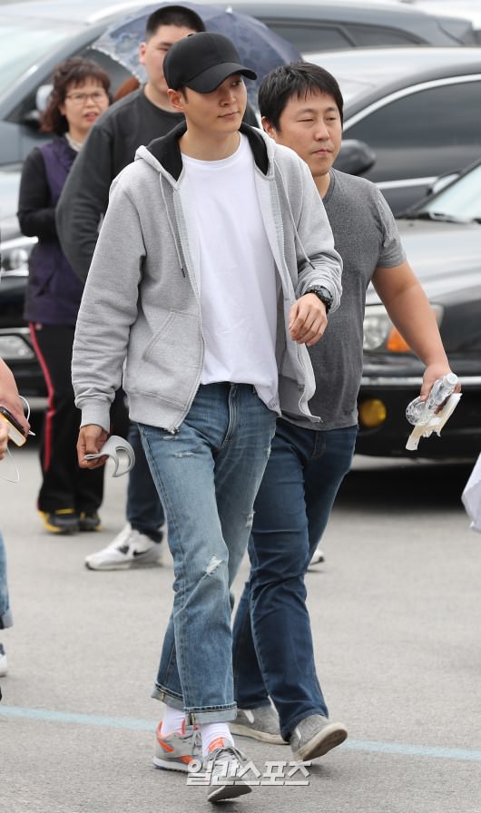 周元入伍前与粉丝们进行道别