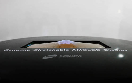 三星首次公开可伸展显示屏
