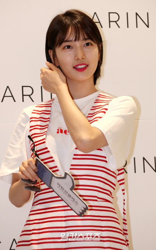 短发秀智出席活动