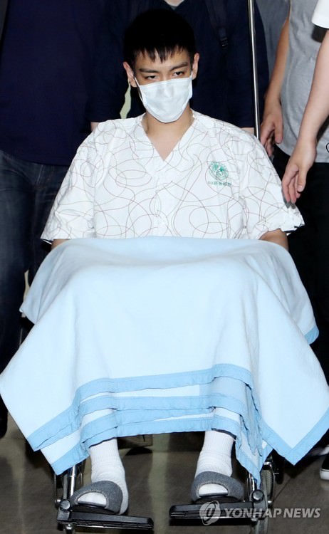T.O.P转院接受精神科治疗 首次公开道歉