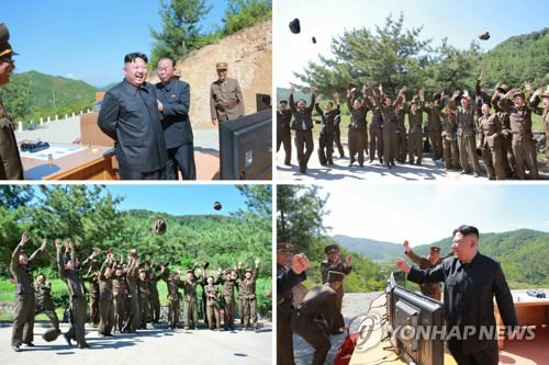 7月4日，朝鲜劳动党委员长金正恩参观洲际弹道导弹试射后与现场军人欢呼庆祝。图片仅限韩国国内使用，严禁转载复制。（韩联社/朝中社）