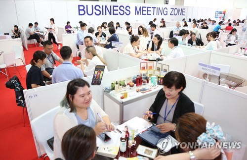 资料图片：6月22日，在台湾台北，2017韩流博览会台湾站盛况。（韩联社/韩国产业部提供）