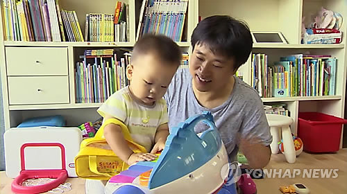 韩国休育儿假男职工年内有望突破1万