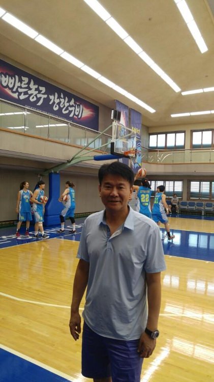 中国辽宁女篮韩国籍主教练金泰日（韩联社）