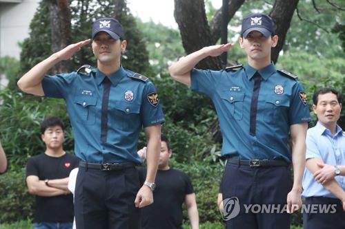 东方神起昌珉和SJ崔始源今日退伍