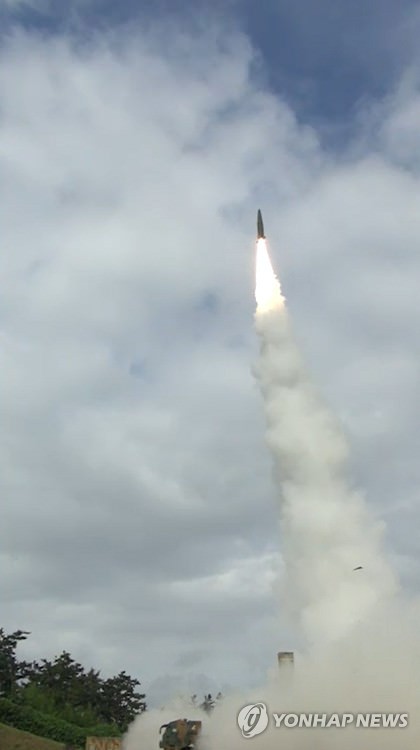 韩军公开弹道导弹飞行试验影像