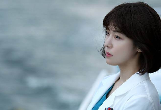 《医疗船》首播 问鼎收视率排行榜