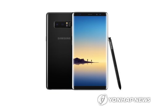 资料图片：三星Galaxy Note8午夜黑版本（韩联社）