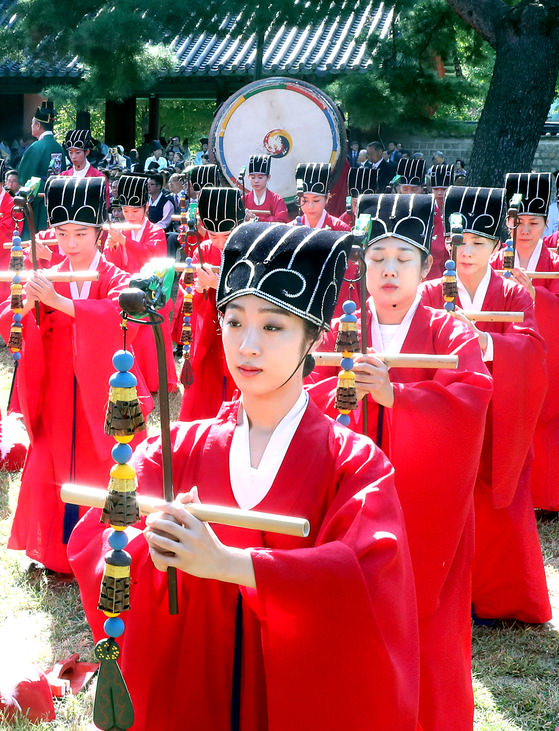 成均馆举行释奠大祭纪念孔子诞辰